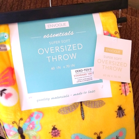 Envogue Oversized Butterfly Throw Blanket - Picture 3 of 6